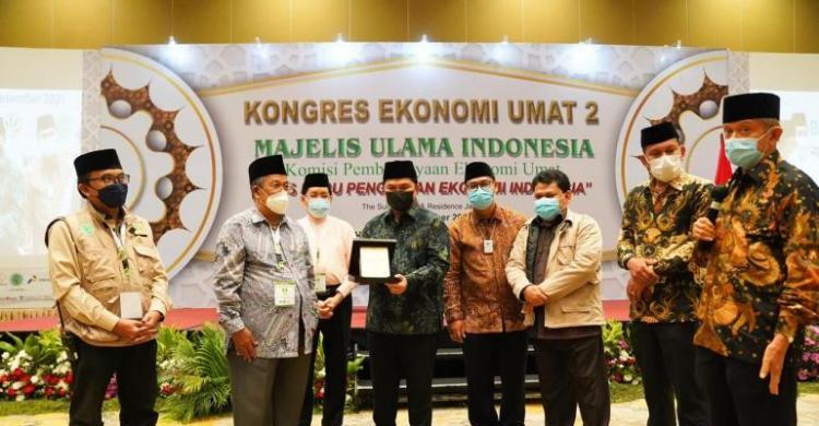 Ketua Umum MES Raih Penghargaan Tokoh Penggerak Ekonomi Syariah dari MUI