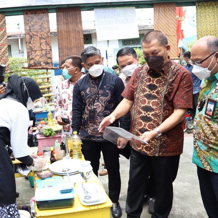 Ratusan Menu Tradisional Meriahkan Festival Kuliner Halal Kampung Kauman Solo