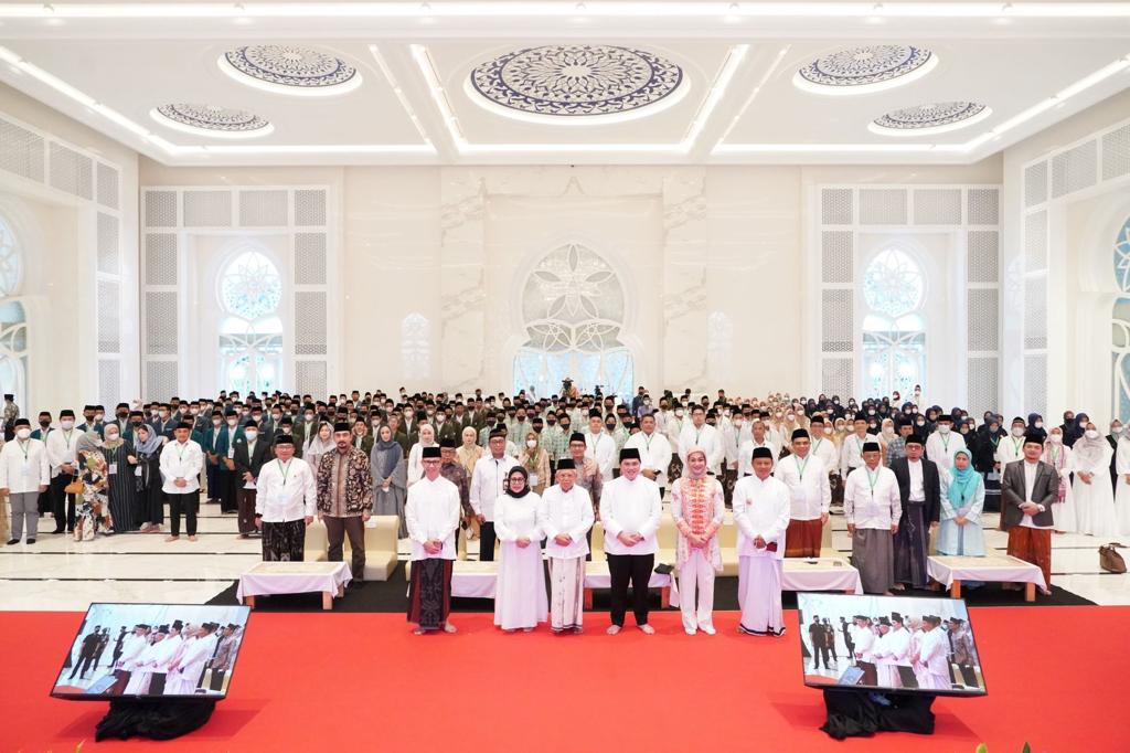 <strong>Wakil Presiden RI Hadiri Puncak Peringatan Hari Santri Nasional MES dan OJK</strong>