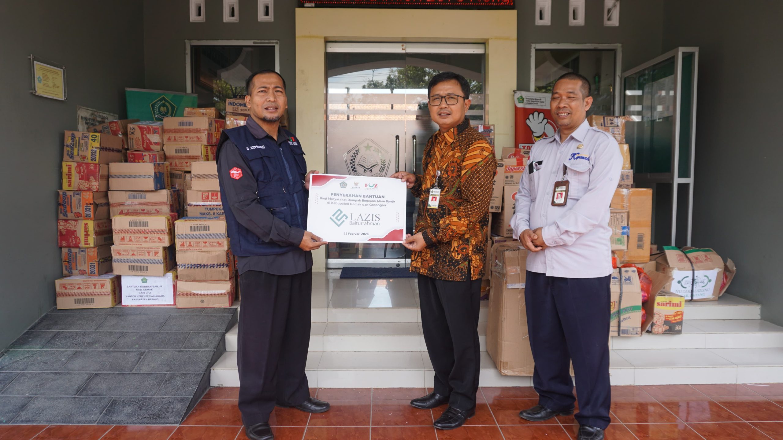 Banjir Melanda Kabupaten Demak, MES Jateng Bersama Lazis Baiturrahman Semarang Adakan Aksi Tanggap Bencana