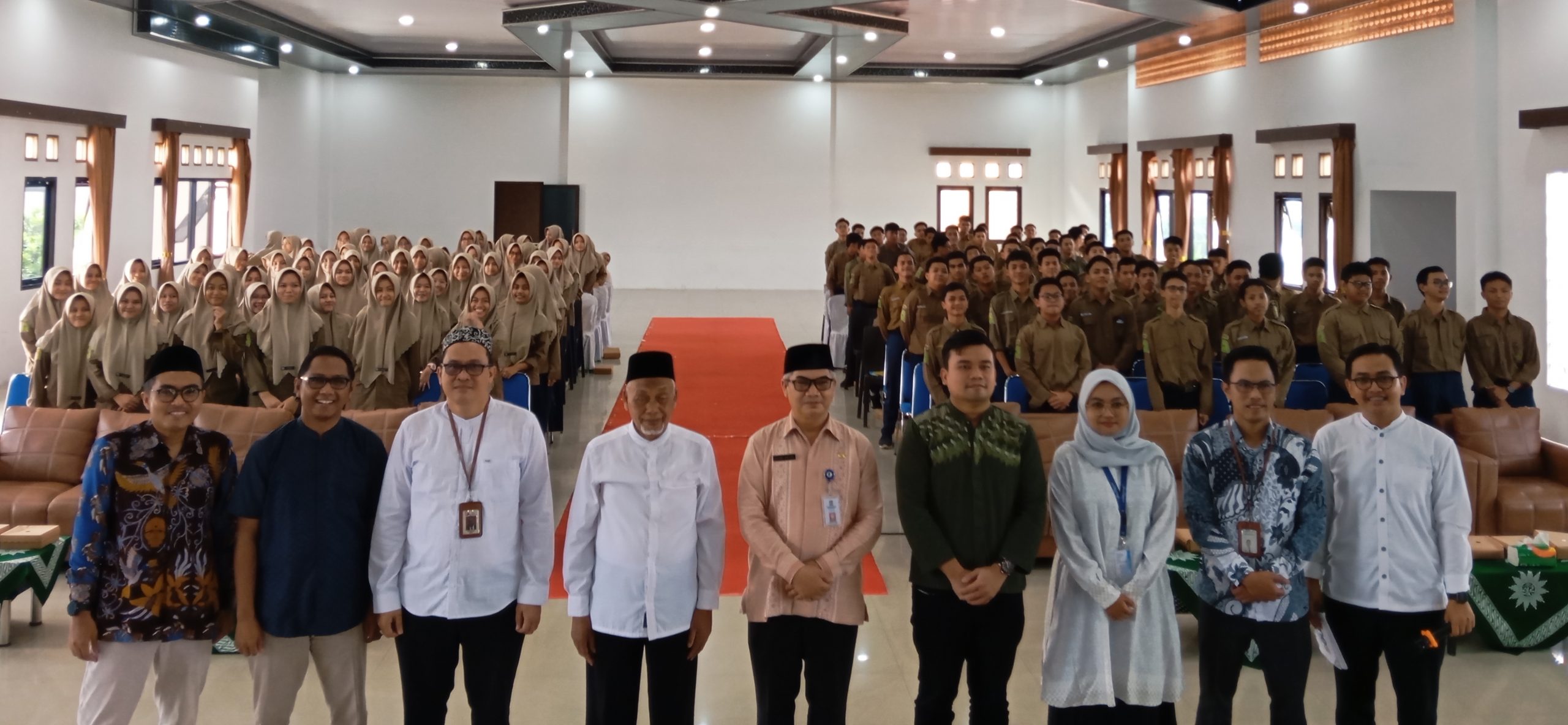 MES Balikpapan Ajak Santri Melek Keuangan Syariah